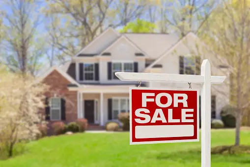 What Happens to Real Estate in a Recession: Advice for Realtors