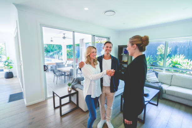  handshake between a real estate agent and a first-time buyer